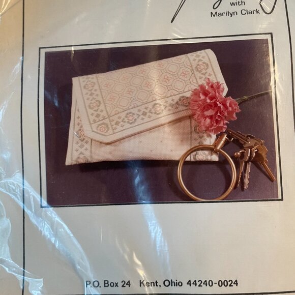Imaginating Elegant Clutch Counted Cross Stitch Kit - Picture 4 of 6